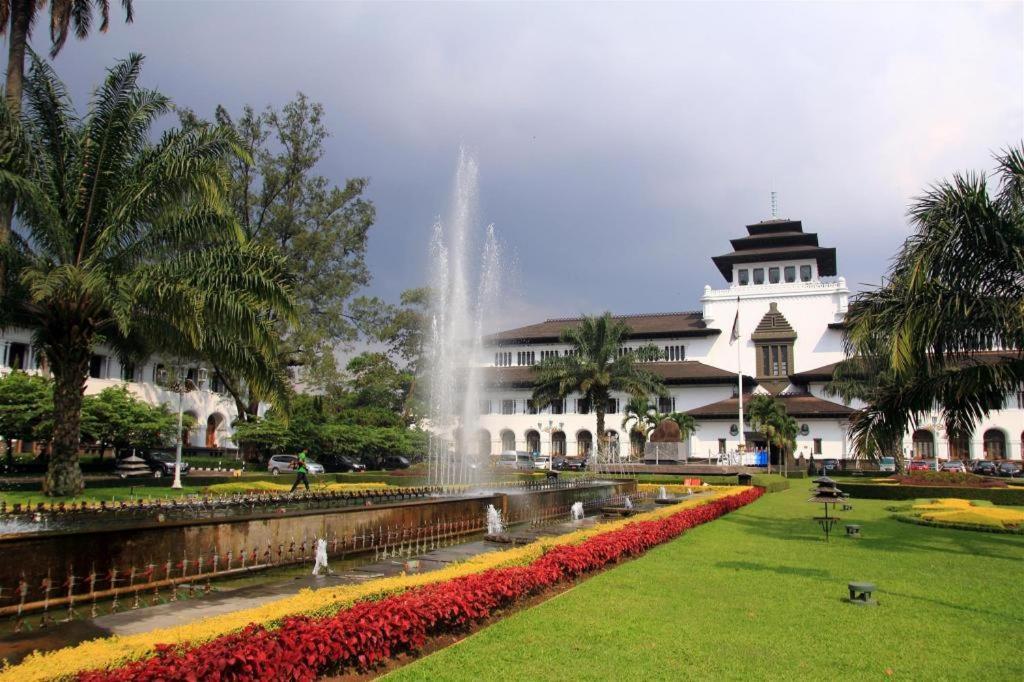 Mine Home Hotel By Sovia Bandung Buitenkant foto