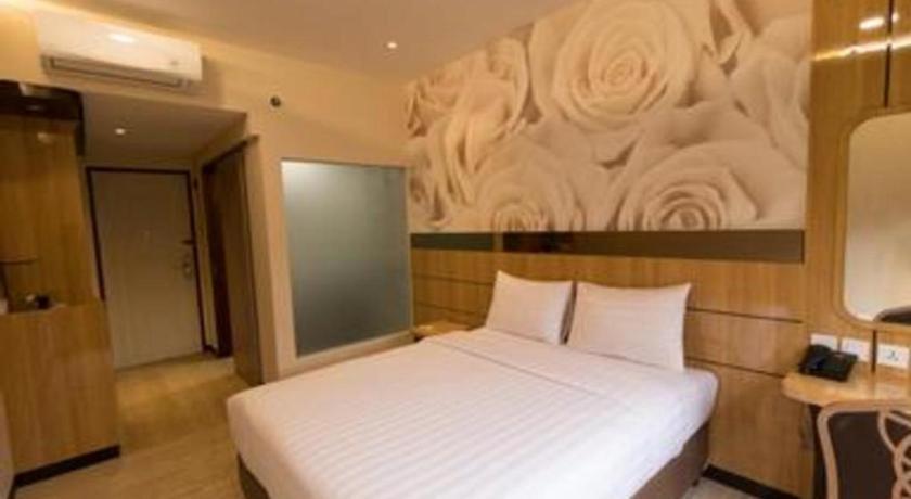 Mine Home Hotel By Sovia Bandung Buitenkant foto