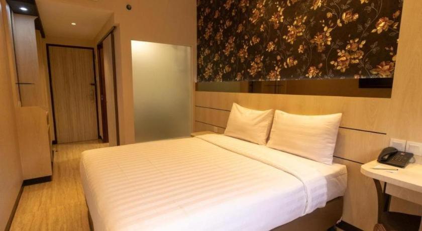 Mine Home Hotel By Sovia Bandung Buitenkant foto