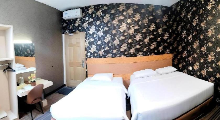 Mine Home Hotel By Sovia Bandung Buitenkant foto